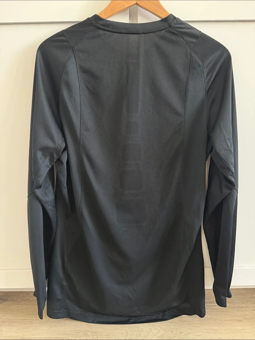 Nike Long Sleeve Performance Tee in Black with Green Oregon Logo